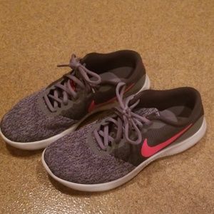 Nike Flex Contact Sneakers